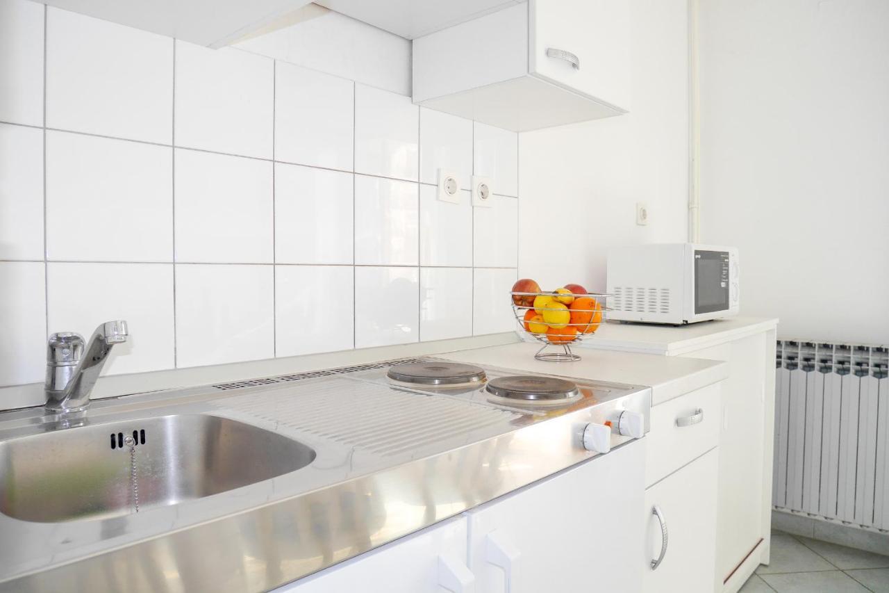 Apartments Beach Dugi Rat Bagian luar foto