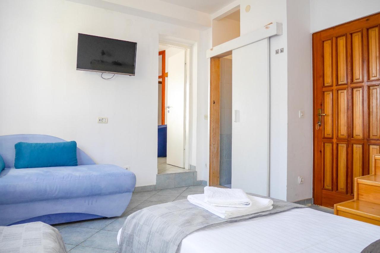 Apartments Beach Dugi Rat Bagian luar foto