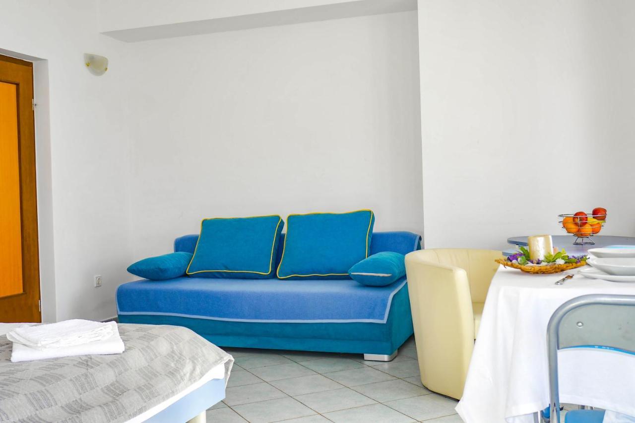 Apartments Beach Dugi Rat Bagian luar foto