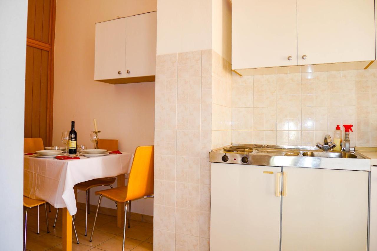 Apartments Beach Dugi Rat Bagian luar foto