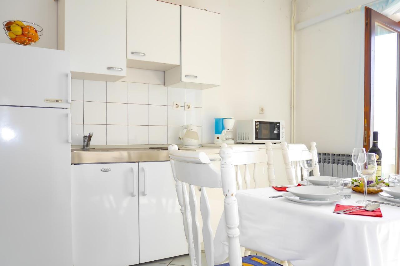 Apartments Beach Dugi Rat Bagian luar foto