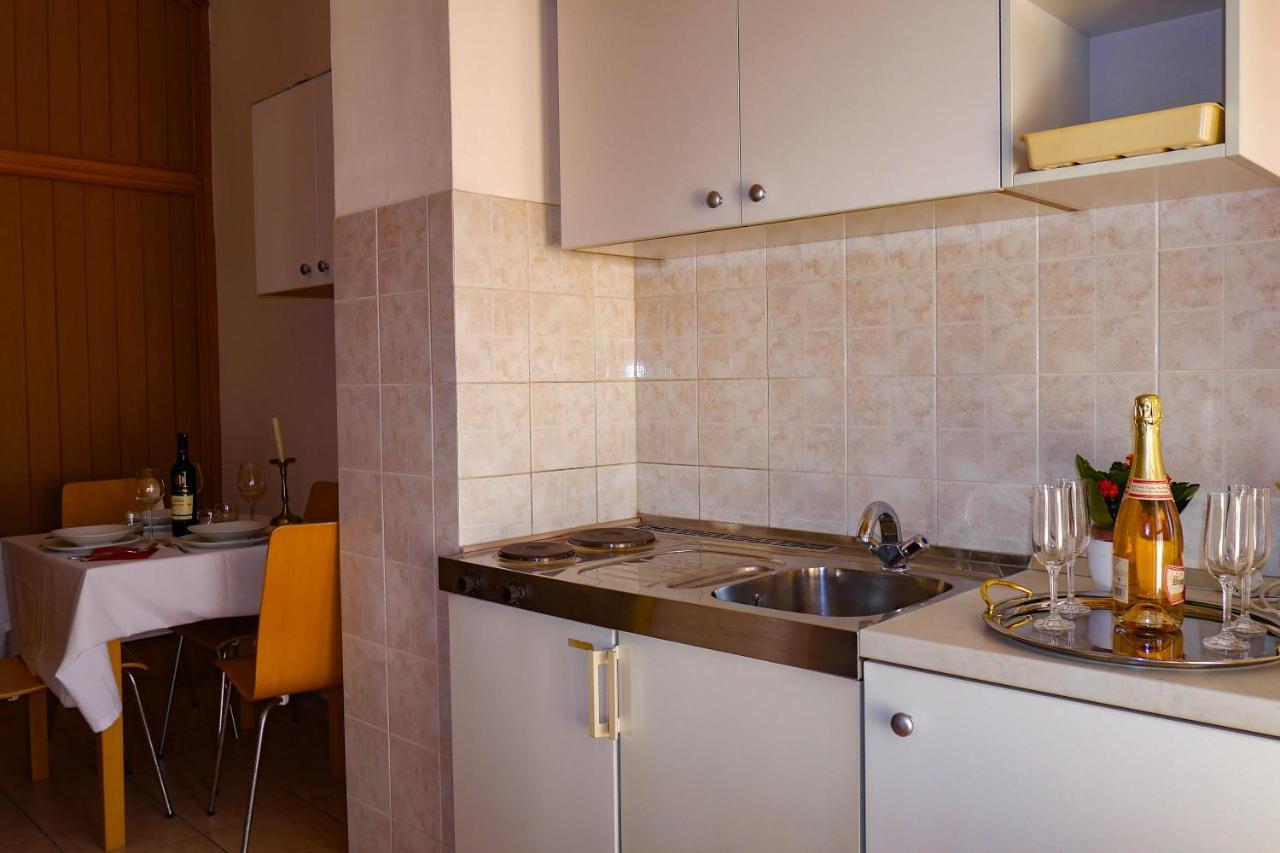 Apartments Beach Dugi Rat Bagian luar foto