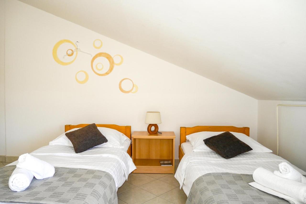 Apartments Beach Dugi Rat Bagian luar foto